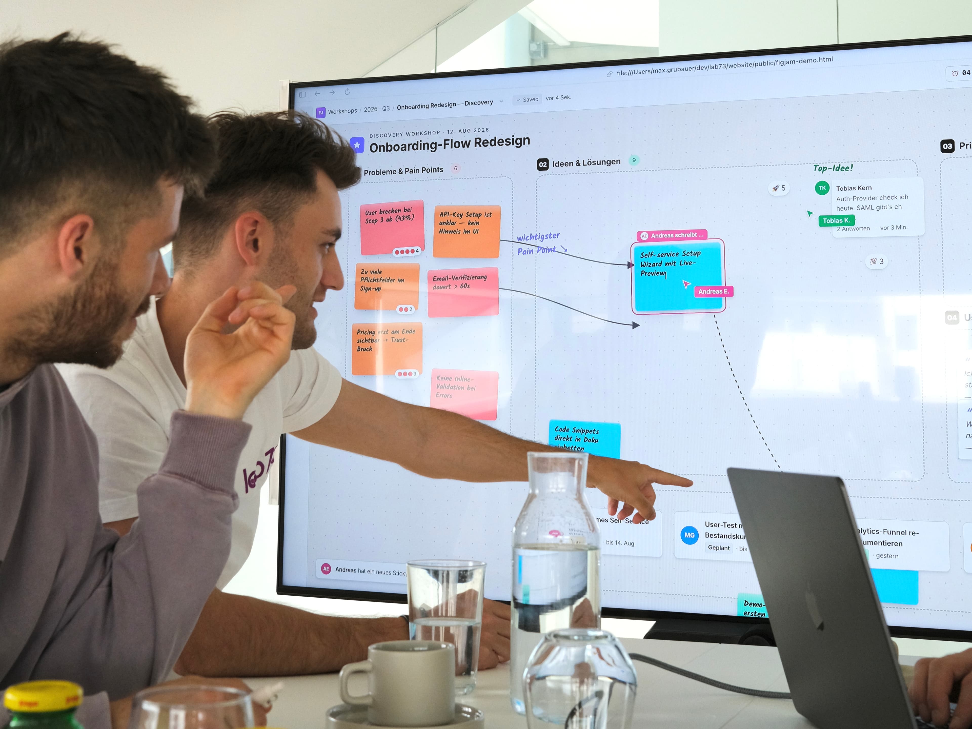 lab73-Entwickler im gemeinsamen Arbeitsmeeting